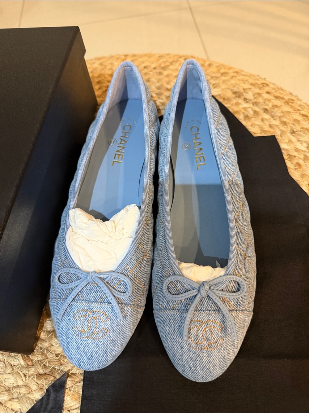 CHANEL 26B DENIM LIGHT BLUE BALLET FLATS - Picture 4 of 7